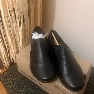 Brand New with box - All black Clark Giny - women’s loafer